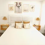 Bed and Breakfast Supertubos House Peniche 4*