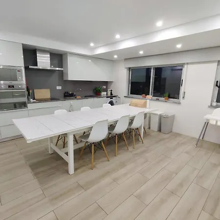 Supertubos House Peniche Bed & Breakfast