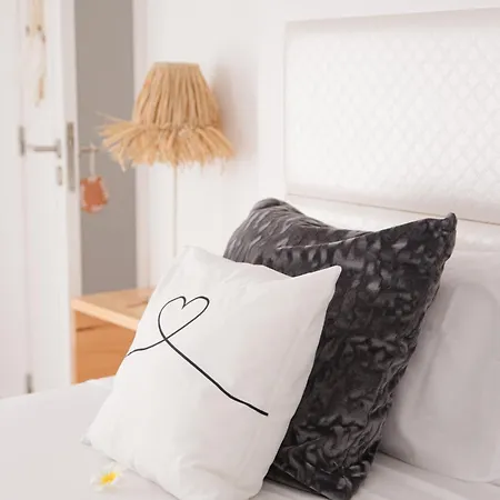 Supertubos House Peniche Bed & Breakfast