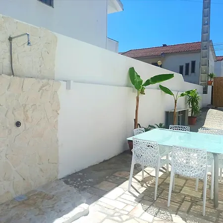 Supertubos House Peniche