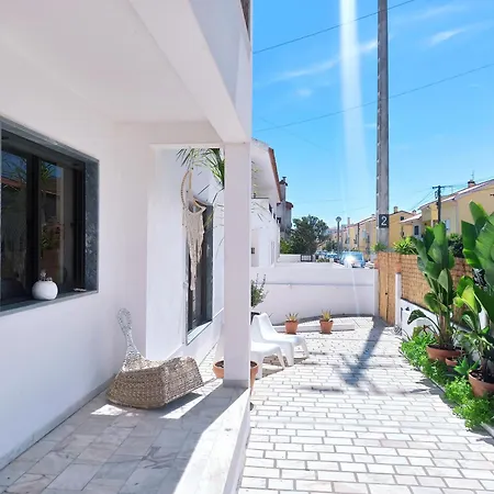 Supertubos House Peniche Bed & Breakfast