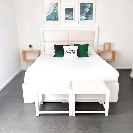 Supertubos House Peniche Bed & Breakfast