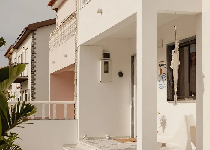 Supertubos House Peniche 4*