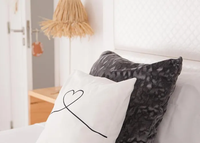 Supertubos House Peniche Bed and Breakfast